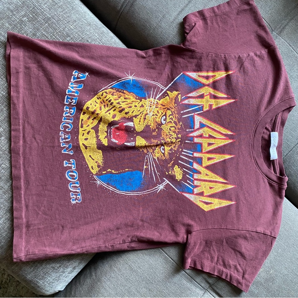 Daydreamer Def Leppard Graphic T-Shirt in Maroon